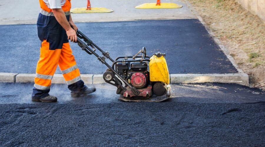 Professional gutter cleaning in Lone Tree, IA